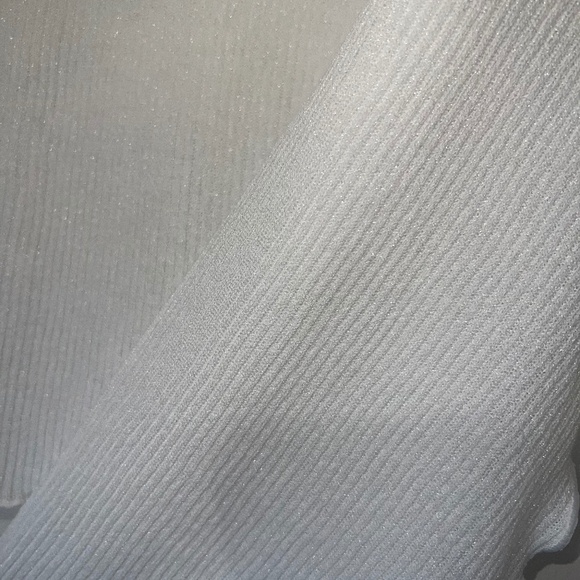 H&M | NWOT White Long Sleeve Top with Lettuce Trim and Flared Arm Sleeves - Picture 5 of 5